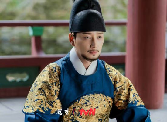 A Safe Peek at The Queen Who Crowns 2025