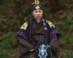 A Comprehensive Look at The Queen Who Crowns 2025