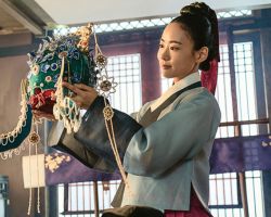 A Comprehensive Look at The Queen Who Crowns 2025