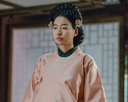 A Comprehensive Look at The Queen Who Crowns 2025