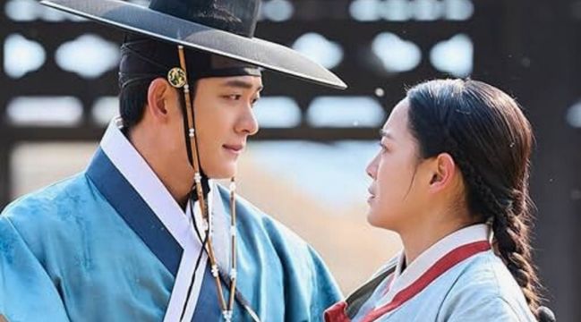 A Comprehensive Look at Moon River 2025